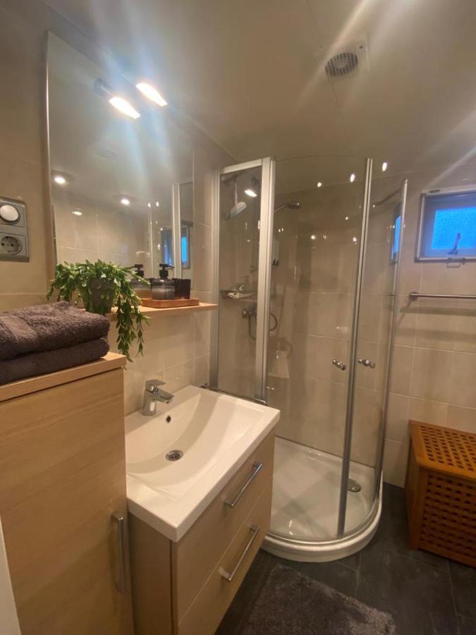 Sfeervol Boschalet 5 Persoons Met Sauna Voorthuizen